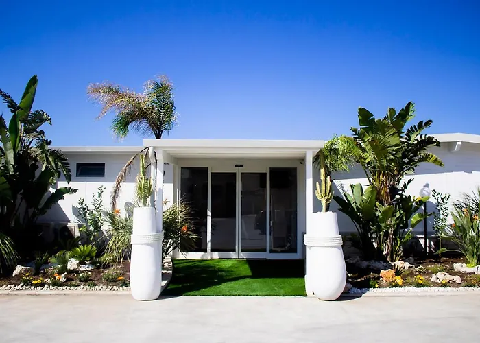 Aurora Beach & Suite